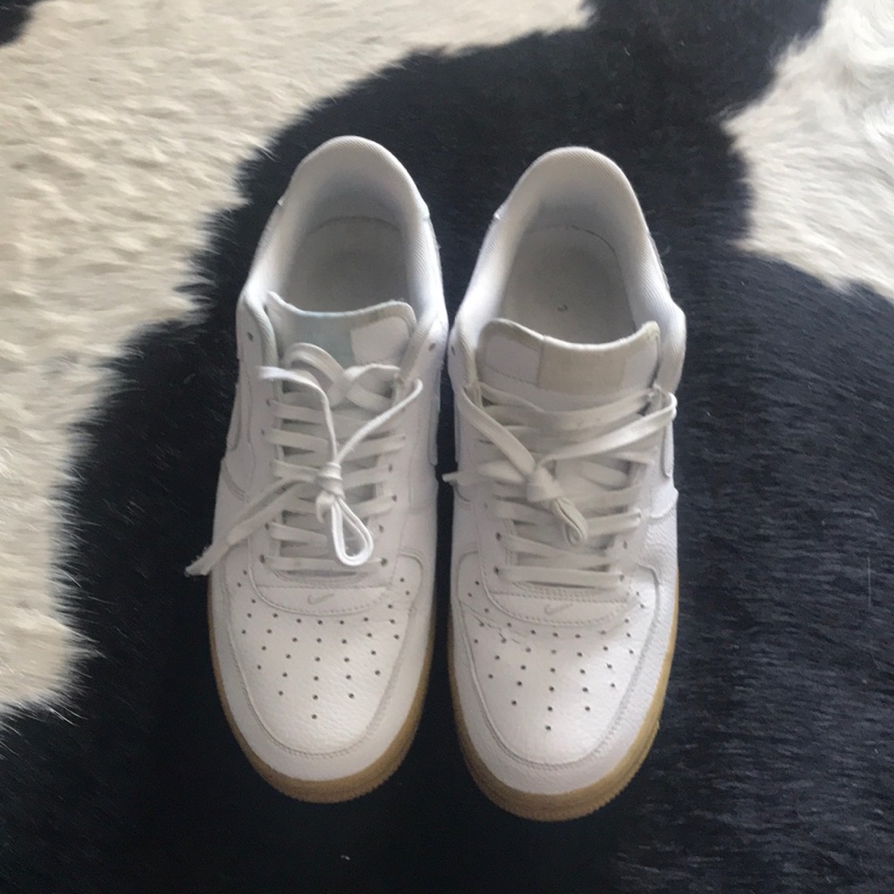 Air Force 1’s gum bottoms size 9-5